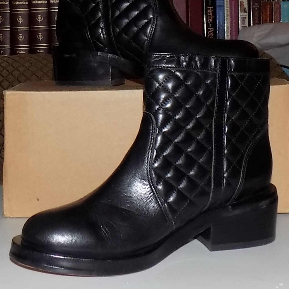 Sam Edelman Lancaster quilted leather EUC
